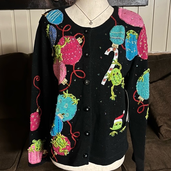 Design Options • Small • Cardigan • Sweater • Frogs & Christmas Design • New - Picture 3 of 16